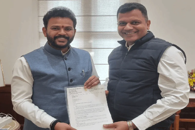 caption brijesh chawta meets minister of Civil Aviation gvt
