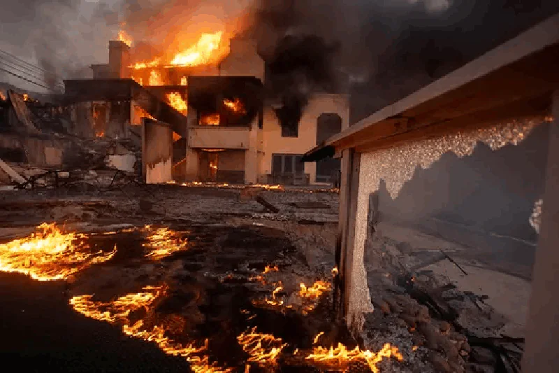 California wildfires rage i