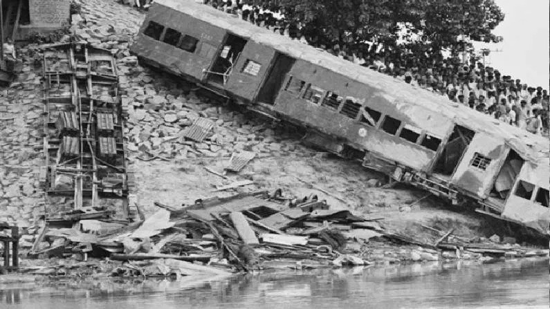 Bihar train derailment india deadliest rail accident in which more than 800 passengers died Bagmati river