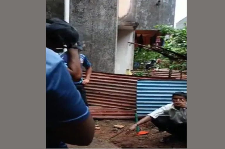 The superintendent cleaned the drainage from the reserve police in mangalore video gone viral