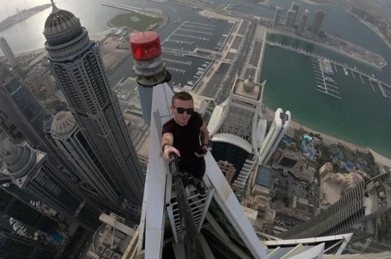 French daredevil falls to death from Hong Kong skyscraper