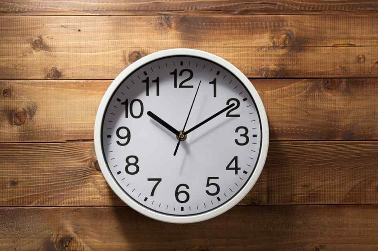 ​Vastu Tips for Right Direction Of Wall Clock in Home