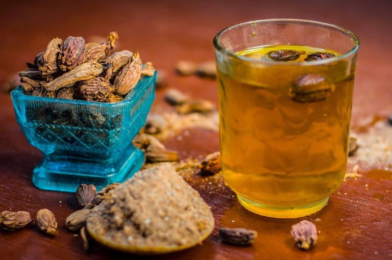 health benefits of drinking Cardamom water in empty stomach
