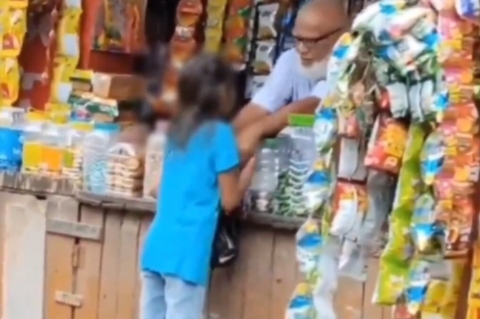 ಅಂಗಡಿ ಮಾಲೀಕನಿಂದ ಬಾಲಕಿಗೆ ಲೈಂಗಿಕ ಕಿರುಕುಳ; ಕಾಮುಕನ ಕೃತ್ಯ ಮೊಬೈಲ್ ನಲ್ಲಿ ಸೆರೆ