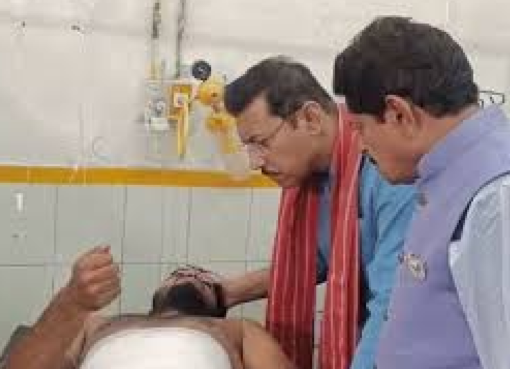 ಆರ್ಎಸ್ಎಸ್ ಕಾರ್ಯಕರ್ತರಿಗೆ ಚಾಕು ಇರಿತ; ದೇವಸ್ಥಾನದ ಬಳಿ ಪರಿಸ್ಥಿತಿ ಉದ್ವಿಗ್ನ Knife attack