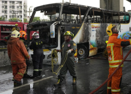 ಥೈಲ್ಯಾಂಡ್ನಲ್ಲಿ ಶಾಲಾ ಬಸ್ಗೆ ಬೆಂಕಿ, 25 ವಿದ್ಯಾರ್ಥಿಗಳು ಸಾವು At least 25 students dead as school bus with 44 catches fire