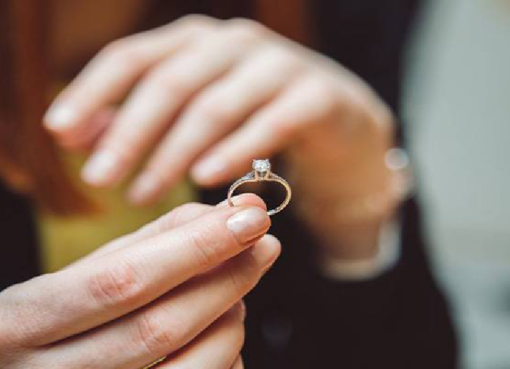 ಮತದಾನ ಮಾಡಲ್ಲ ಎಂದ ಮದುವೆಯಾಗುವ ಹುಡುಗ; ನಿಶ್ಚಿತಾರ್ಥವೇ ಬೇಡ ಎಂದ ಯುವತಿ